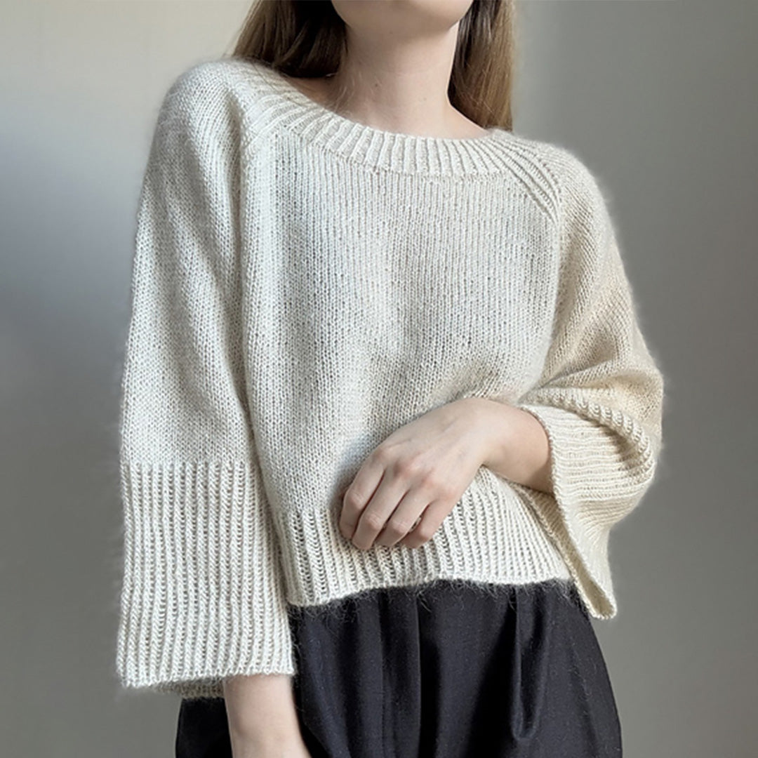 Understated Elegance with Lyra