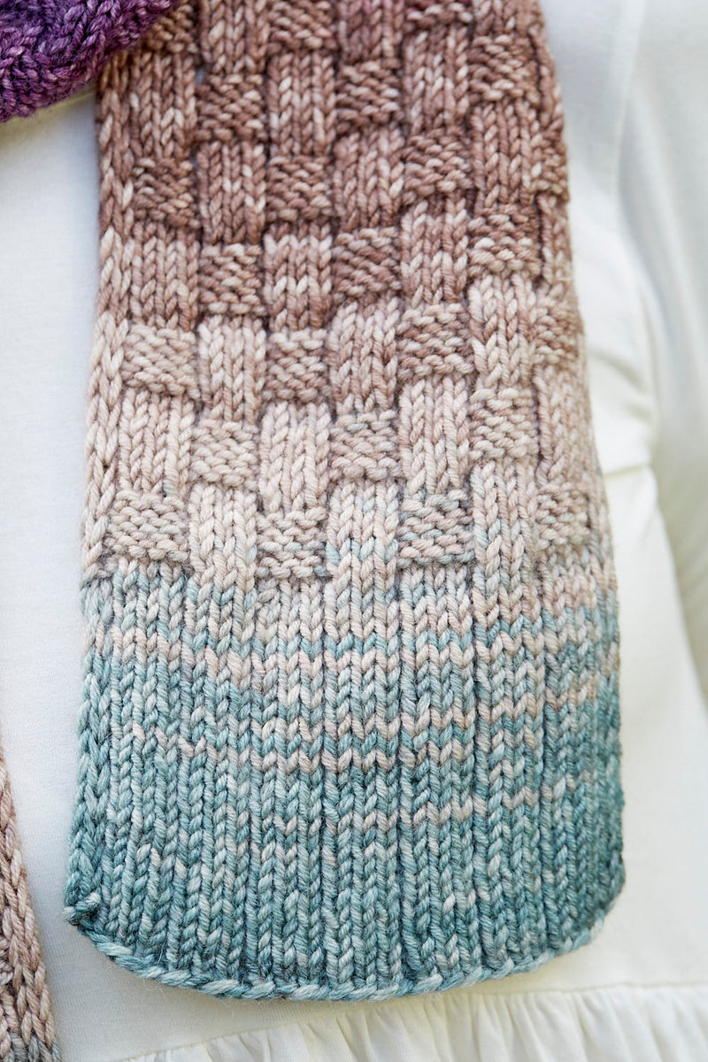 Attabi Scarf by Nina Holubcova