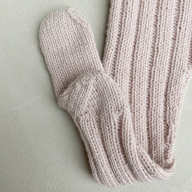 Olive's Ribbed Tights by Pernille Larsen