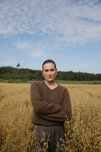 Laine Cultivate : Knitting the Beauty of Nature by Dee Hardwicke & Jonna Helin