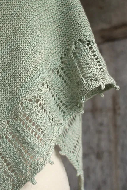 Pluma Shawlette by Lisa R. Myers