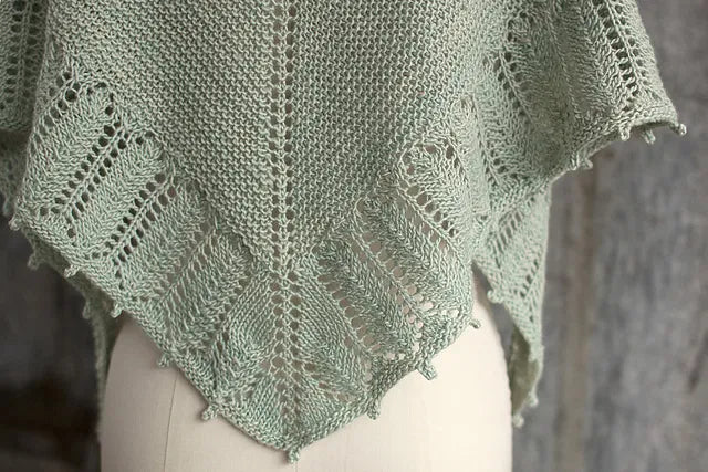 Pluma Shawlette by Lisa R. Myers
