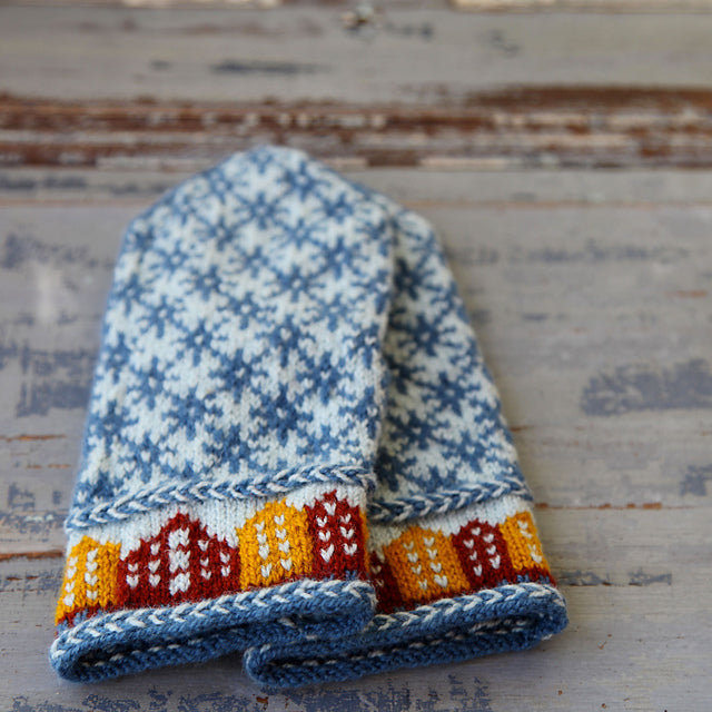 Trondheim Mittens by Sofia Capelle