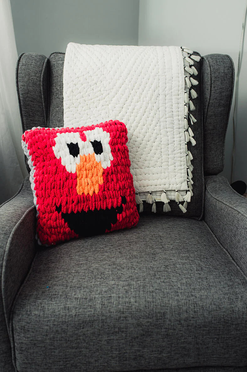 Elmo Smile Pillow (Crafts) by Lion Brand Yarn