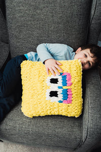 Big Bird Eyes Pillow (Crafts) by Lion Brand Yarn