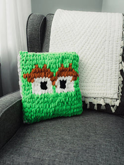 Oscar Eyes Pillow (Crafts) by Lion Brand Yarn