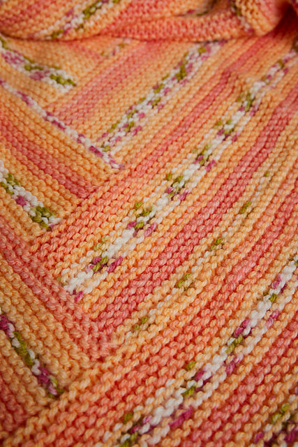 5574 Little Buds Blanket by Sirdar