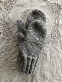Snow Mittens by Trine Meulengracht